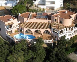 Vista exterior de Finca rústica en venda en Roses amb Aire condicionat, Terrassa i Piscina