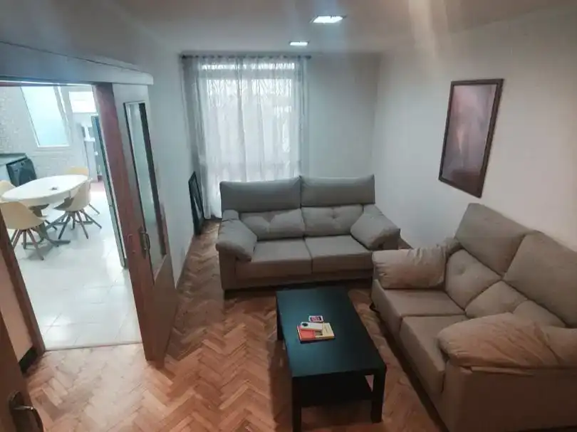 Sala d'estar de Pis de lloguer en A Coruña Capital  amb Balcó