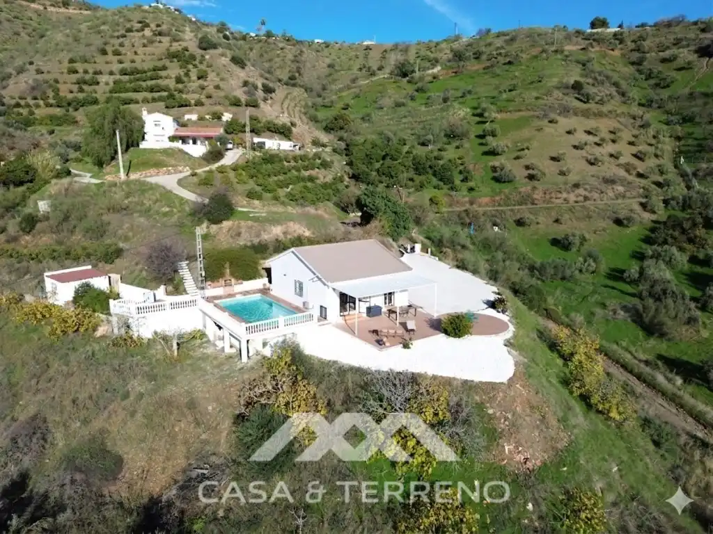 Vista exterior de Casa o chalet en venta en Rincón de la Victoria con Aire acondicionado, Terraza y Piscina