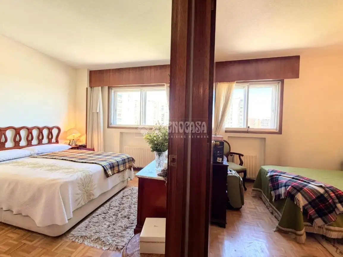 Schlafzimmer von Wohnung zum Verkauf in Madrid mit Heizung, Privatgarten und Schwimmbad
