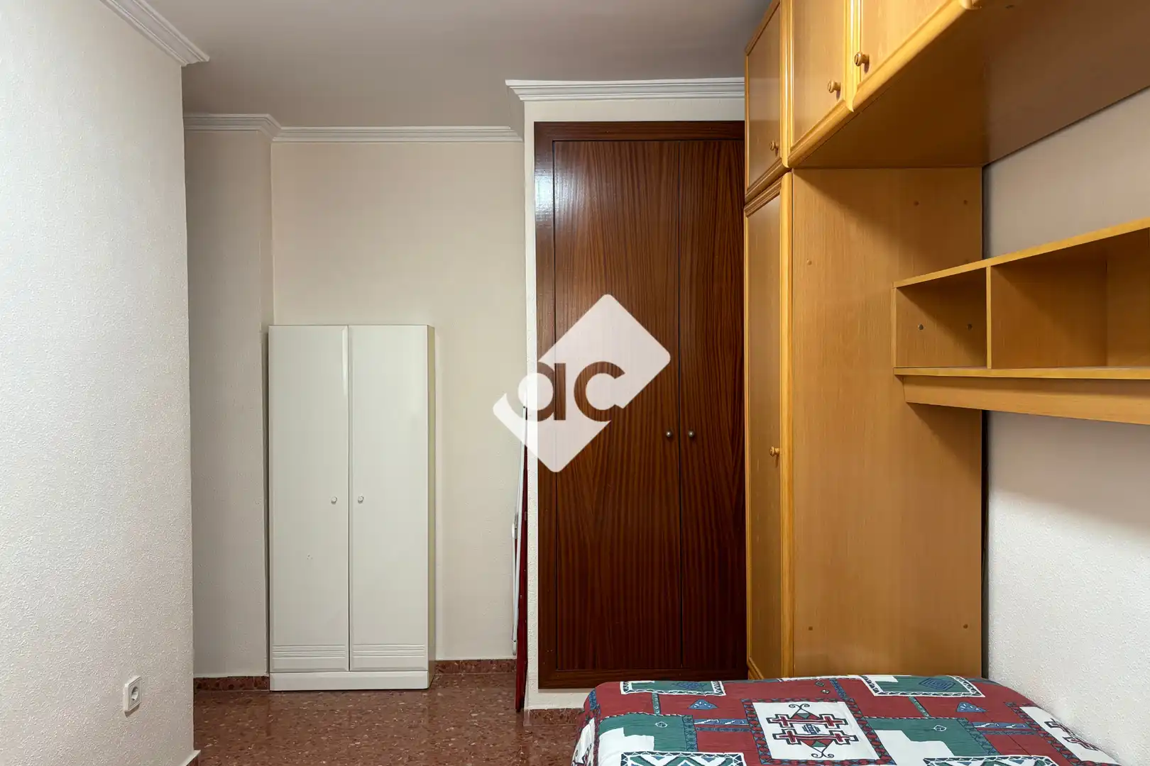 Schlafzimmer von Wohnungen zur Miete in Valencia mit Heizung, Möbliert und Ofen