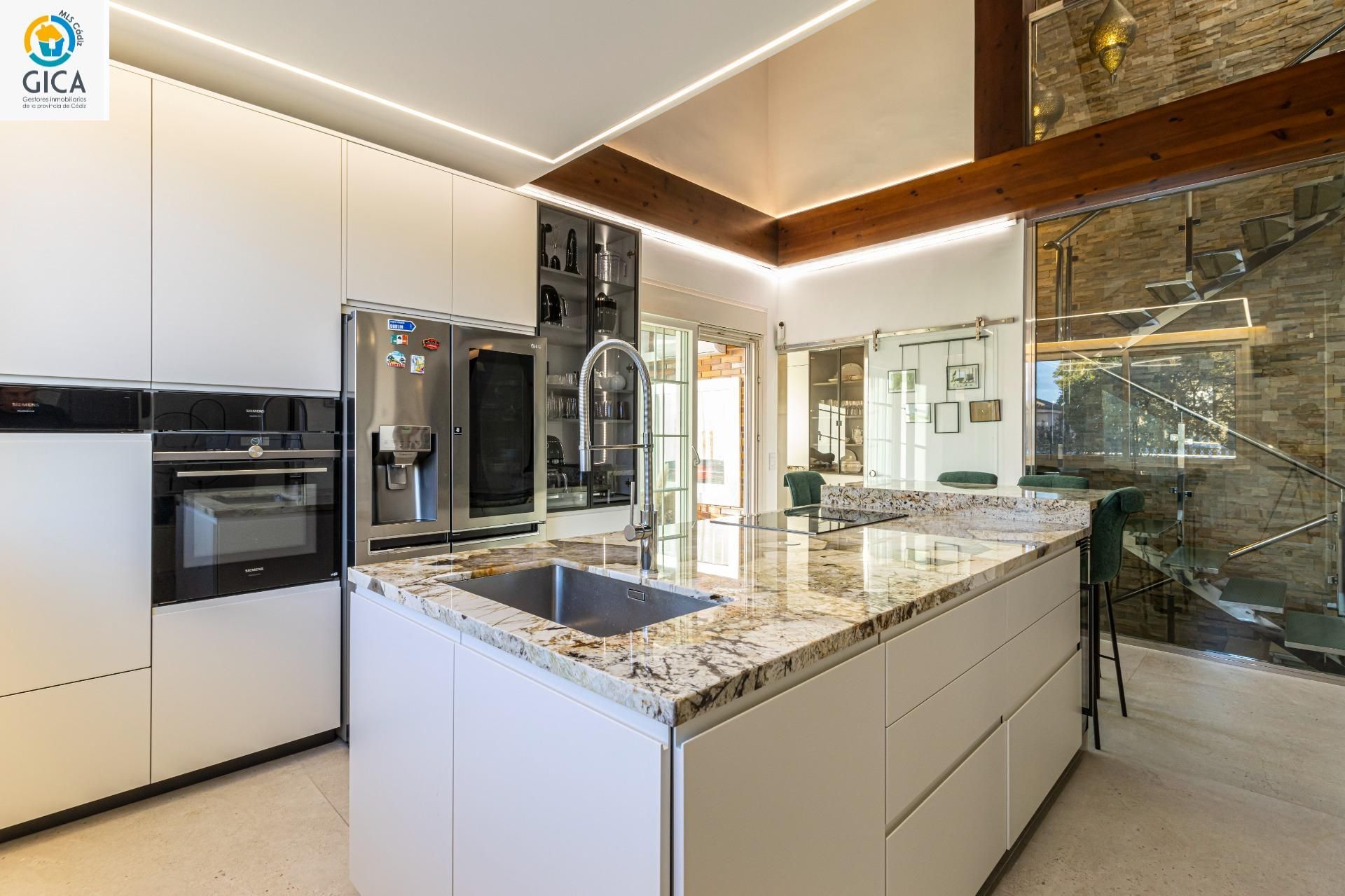 Kitchen of House or chalet for sale in Jerez de la Frontera  with Air Conditioner, Private garden and Terrace