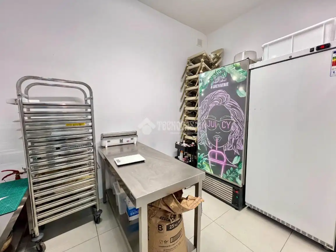 Cocina de Local en venta en Madrid con Aire acondicionado