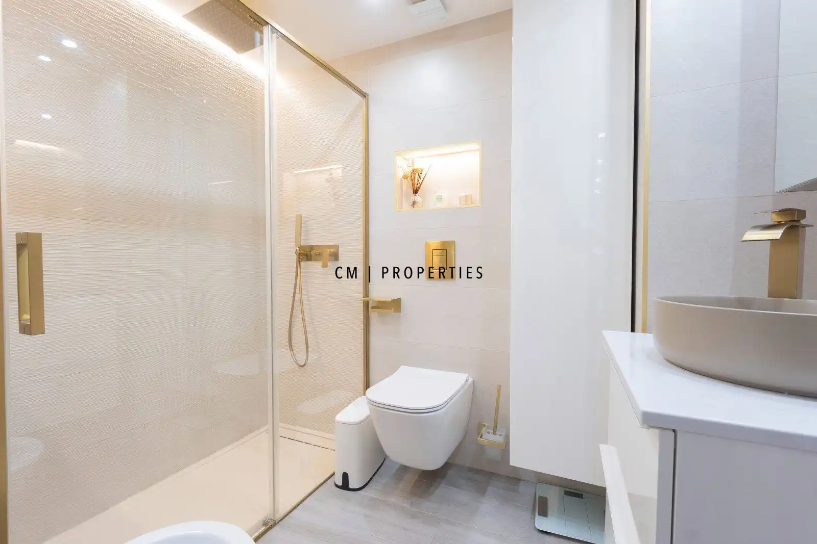 Bathroom of Flat for sale in Valencia  with Air Conditioner, Heating and Terrace