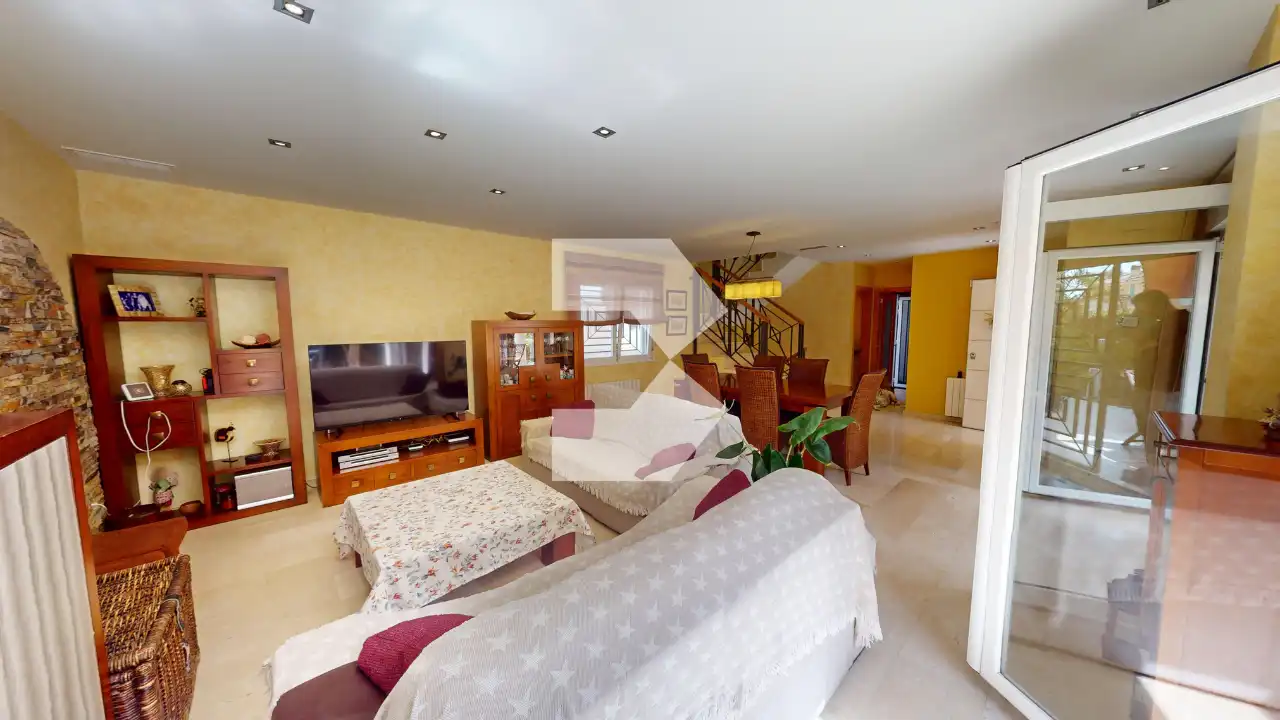 Sala d'estar de Casa o xalet en venda en Sant Joan d'Alacant amb Jardí privat, Terrassa i Piscina