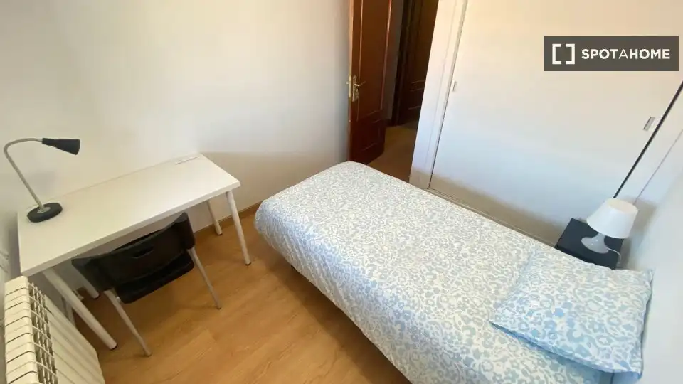 Bedroom of Flat for rent in Madrid  with Air Conditioner, Heating and Furnished
