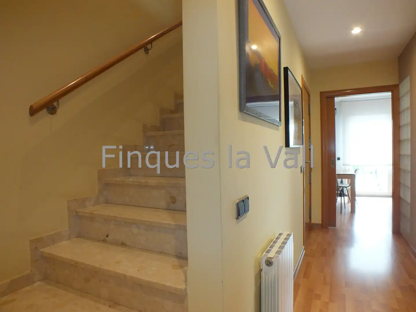 Haus oder Chalet zum Verkauf in Tona mit Heizung, Privatgarten und Ofen