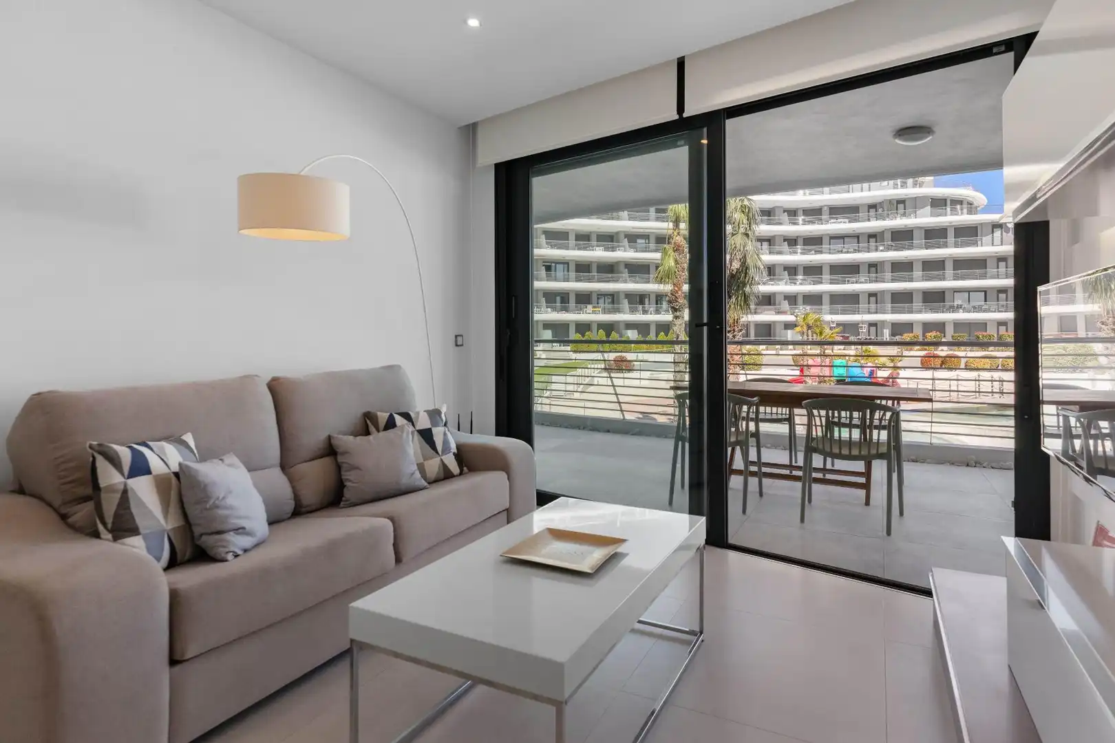 Sala d'estar de Apartament en venda en Elche / Elx amb Aire condicionat, Calefacció i Jardí privat