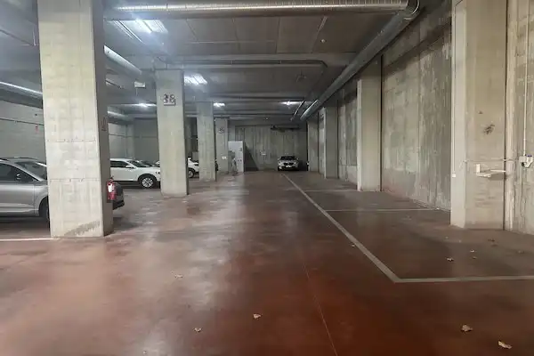 Aparcament de Nau industrial en venda en Badalona