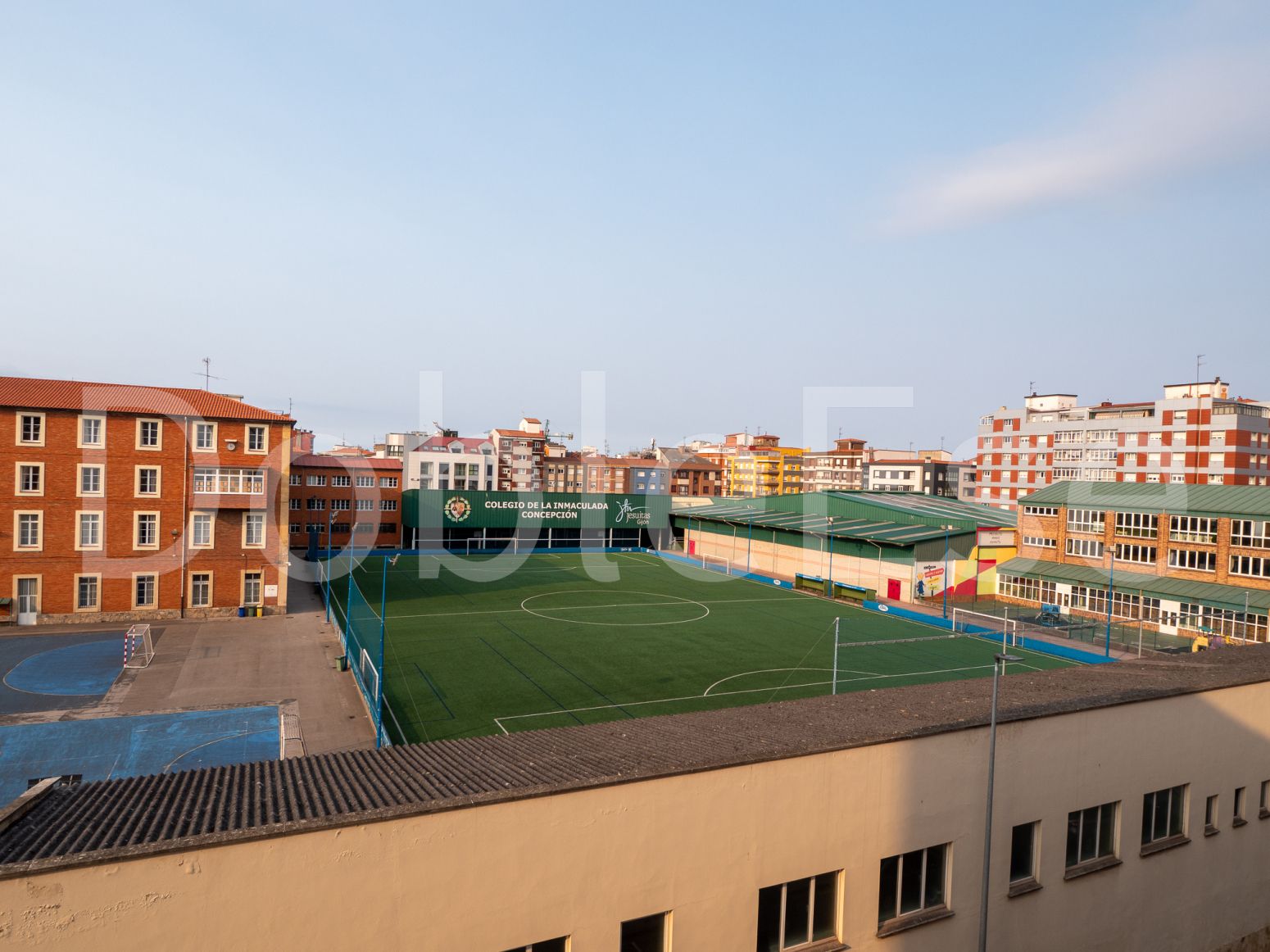 Dormitori de Pis de lloguer en Gijón  amb Calefacció, Parquet i Moblat