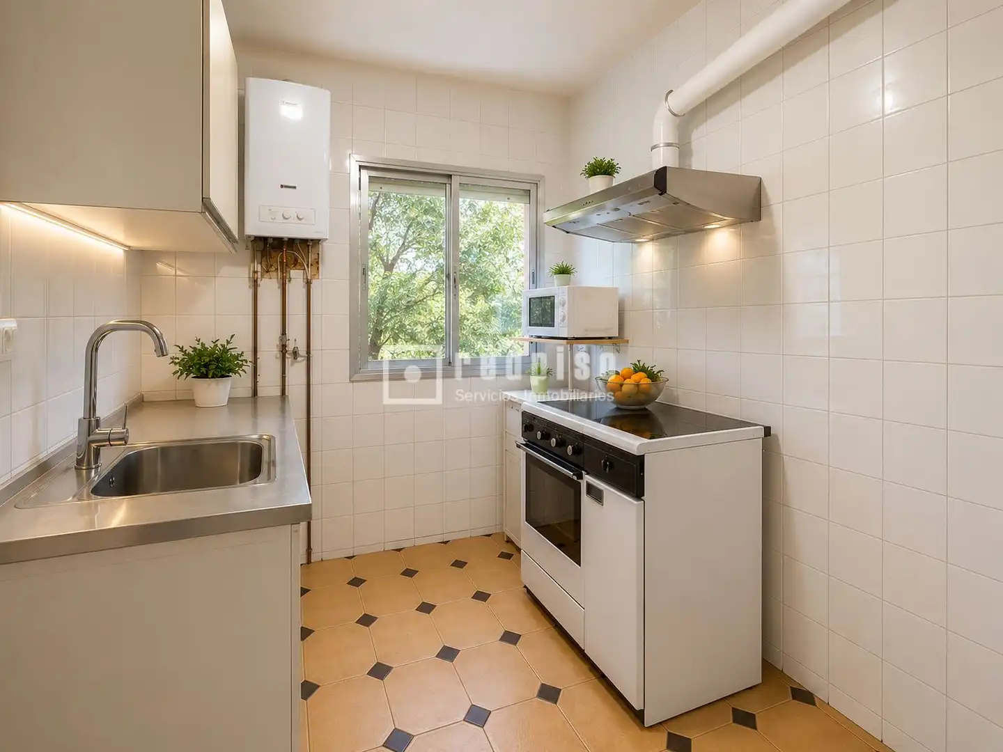 Cuina de Pis en venda en Madrid amb Calefacció, Terrassa i Traster