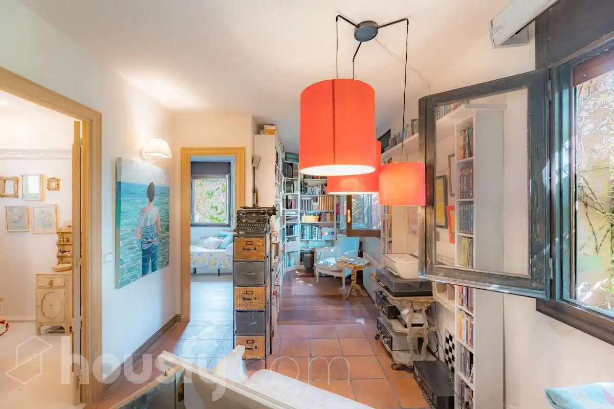 Sala d'estar de Casa o xalet en venda en Vallirana, Barcelona