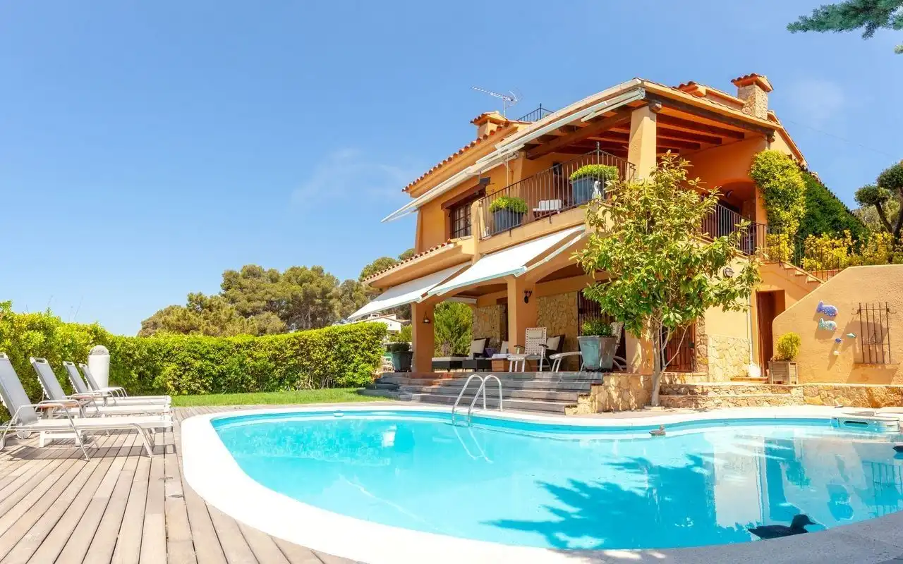 Detached house with pool for sale in Illa Negra