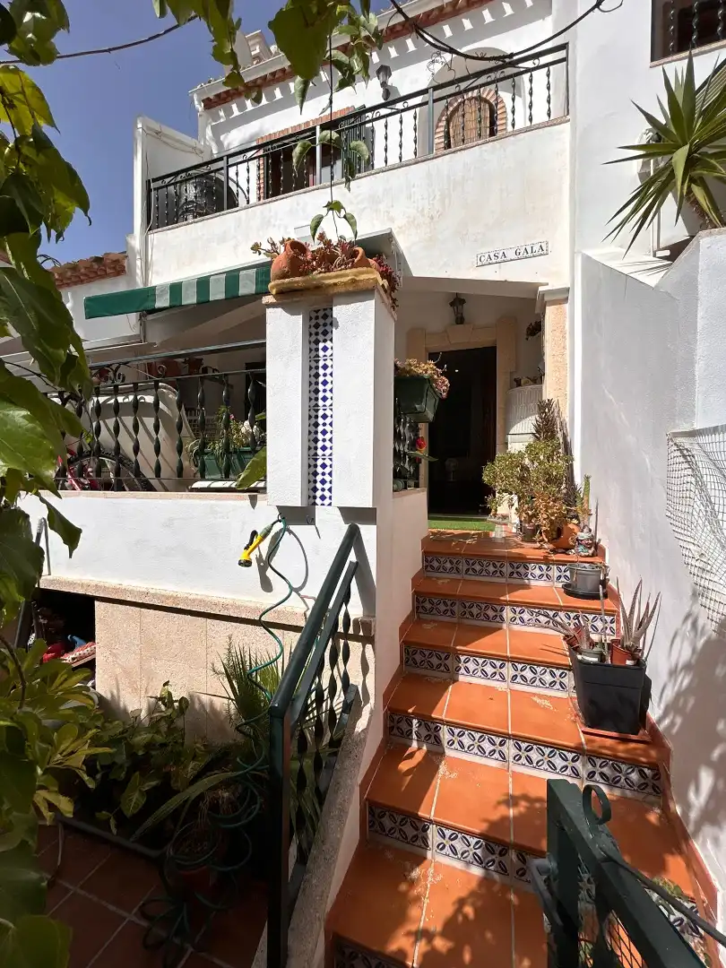 Casa adosada en venda en Orihuela amb Aire condicionat, Jardí privat i Terrassa