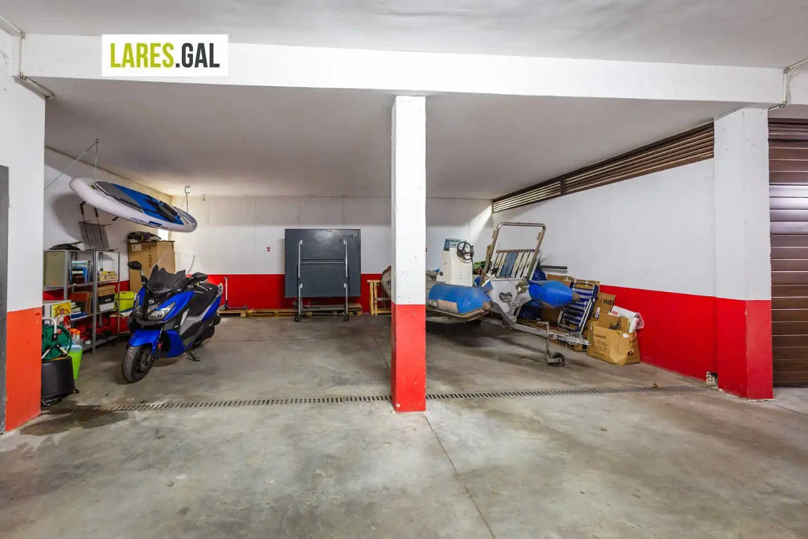 Parkplatz von Einfamilien-Reihenhaus zum Verkauf in Cangas  mit Heizung, Terrasse und Abstellraum