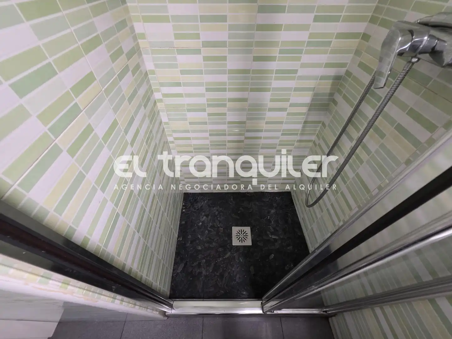 Bathroom of Study for rent in Madrid  with Air Conditioner, Parquet flooring and Washing machine