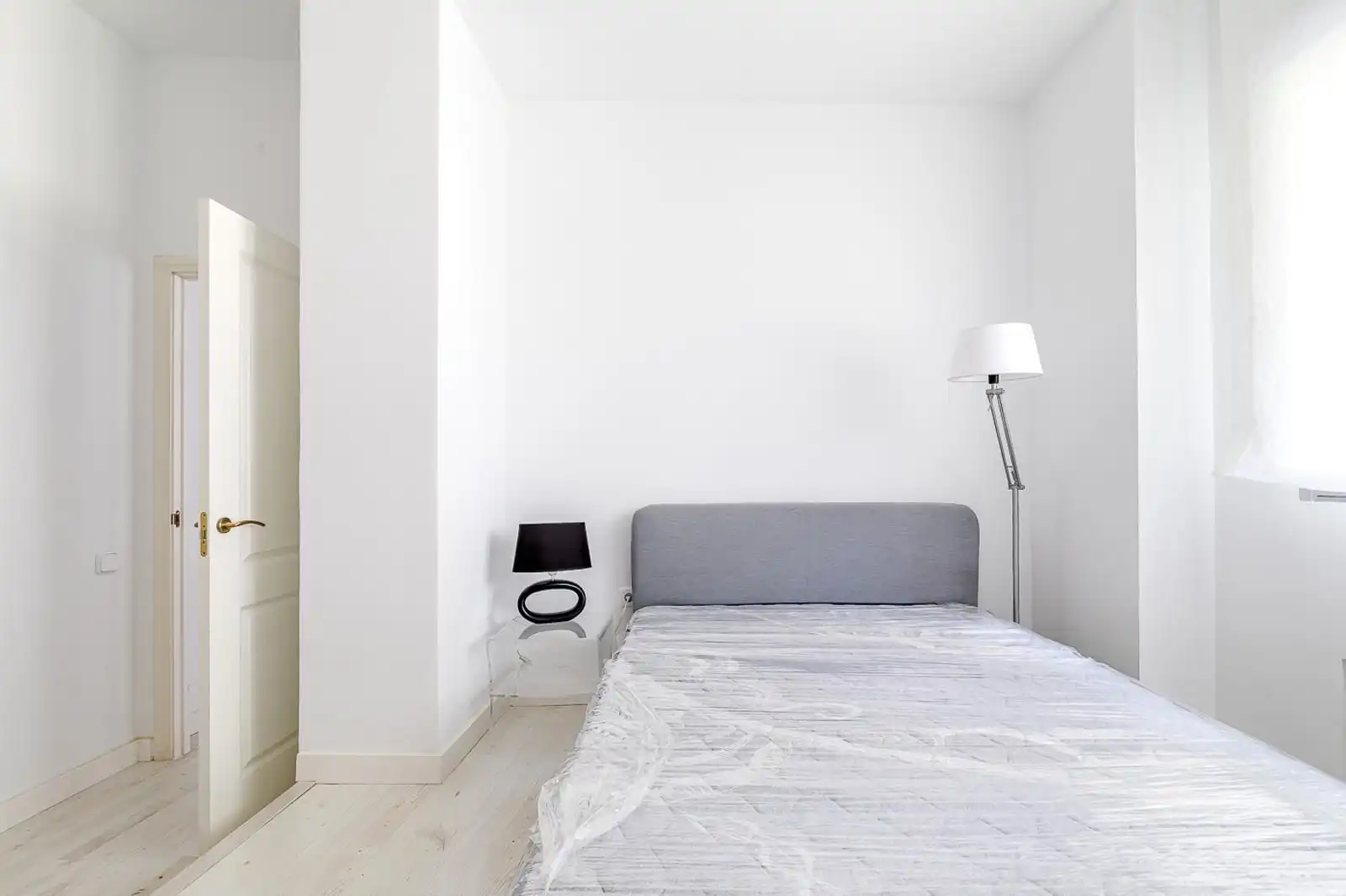 Bedroom of Flat for rent in Madrid  with Furnished and Community pool