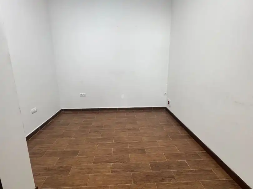 Oficina de alquiler en Vélez-Málaga con Aire acondicionado, Calefacción y Amueblado