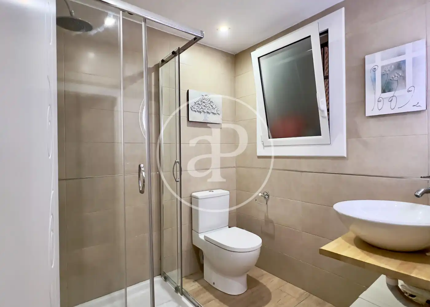 Badezimmer von Wohnung zum Verkauf in Barcelona mit Heizung und Terrasse