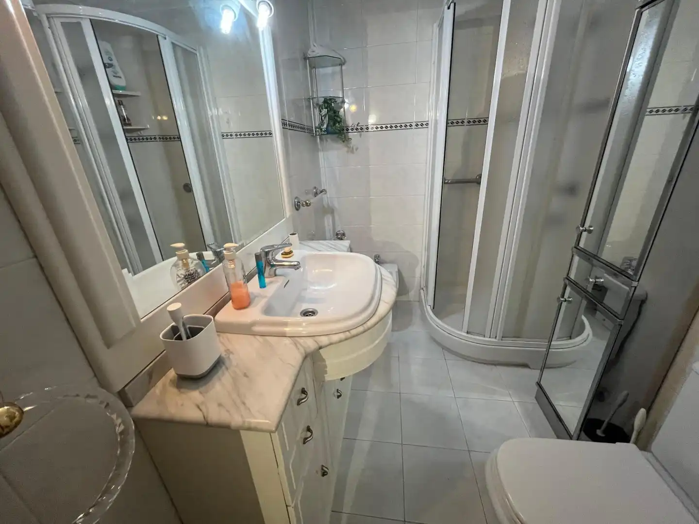 Bathroom of Flat for rent in Sevilla  with Air Conditioner and Furnished