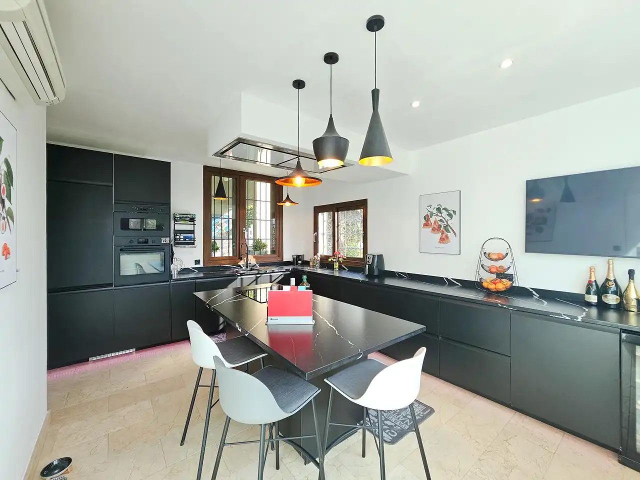 Cocina de Casa o chalet en venta en Montequinto con Aire acondicionado, Jardín privado y Terraza