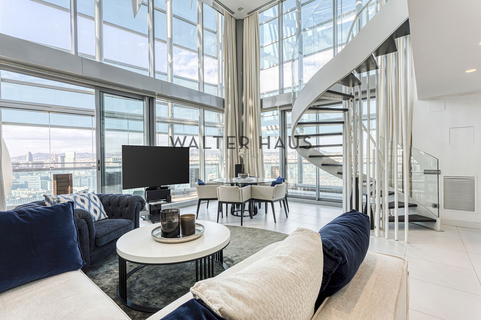 Living room of Attic for sale in  Barcelona Capital  with Air Conditioner, Heating and Parquet flooring