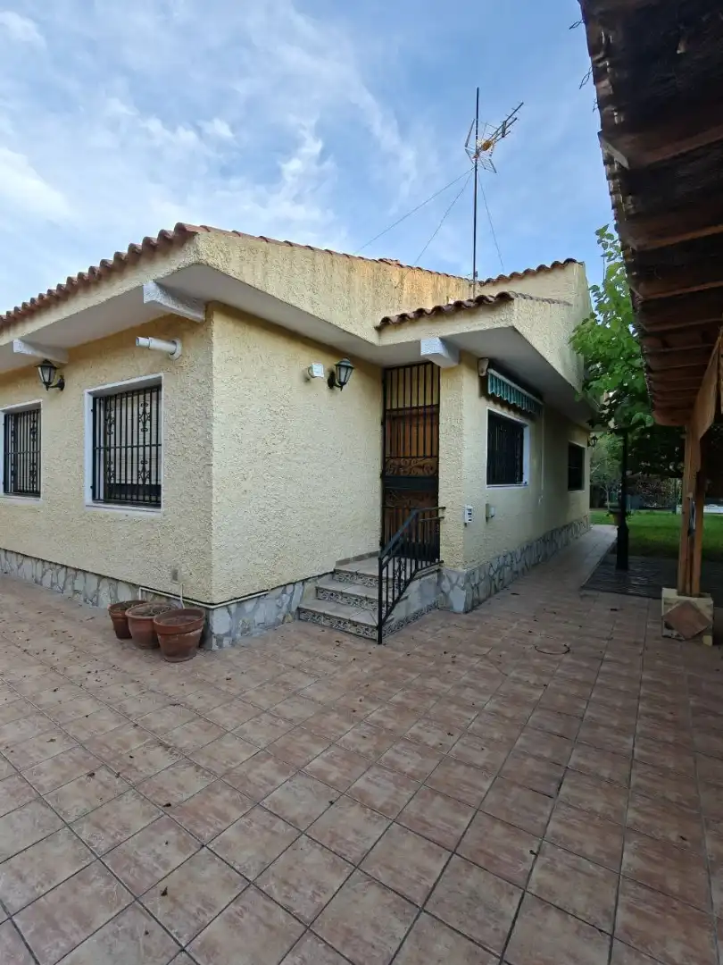 Vista exterior de Casa o chalet de alquiler en San Vicente del Raspeig / Sant Vicent del Raspeig con Aire acondicionado, Calefacción y Jardín privado