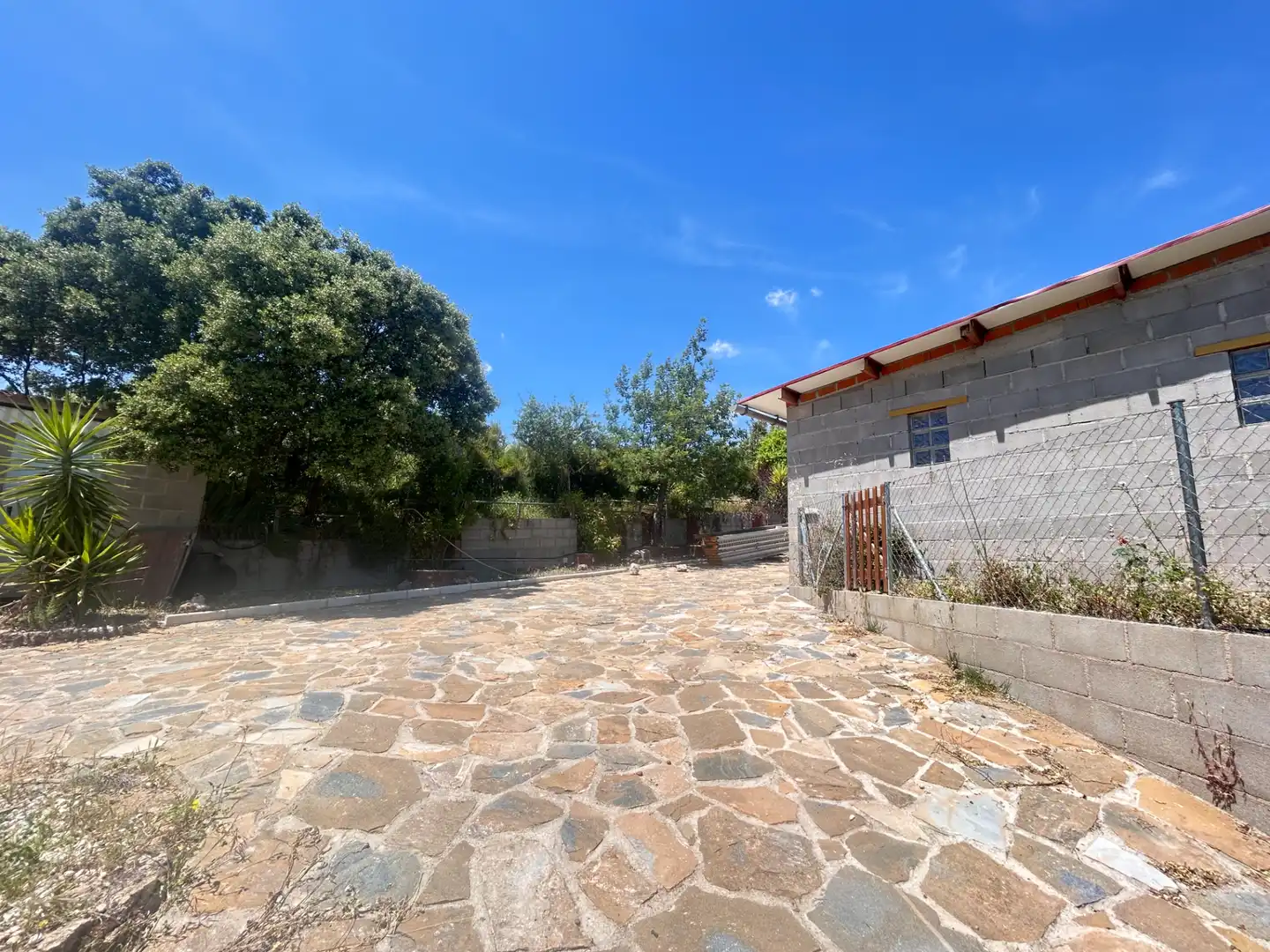 Vista exterior de Finca rústica en venda en Cadalso de los Vidrios amb Jardí privat i Moblat