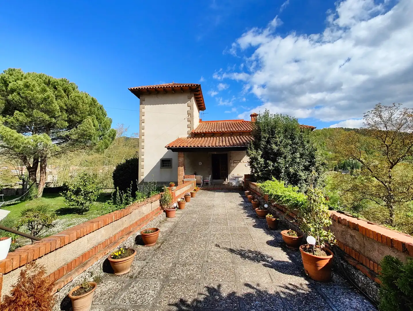 Vista exterior de Casa o xalet en venda en Sant Joan de les Abadesses amb Calefacció, Jardí privat i Terrassa