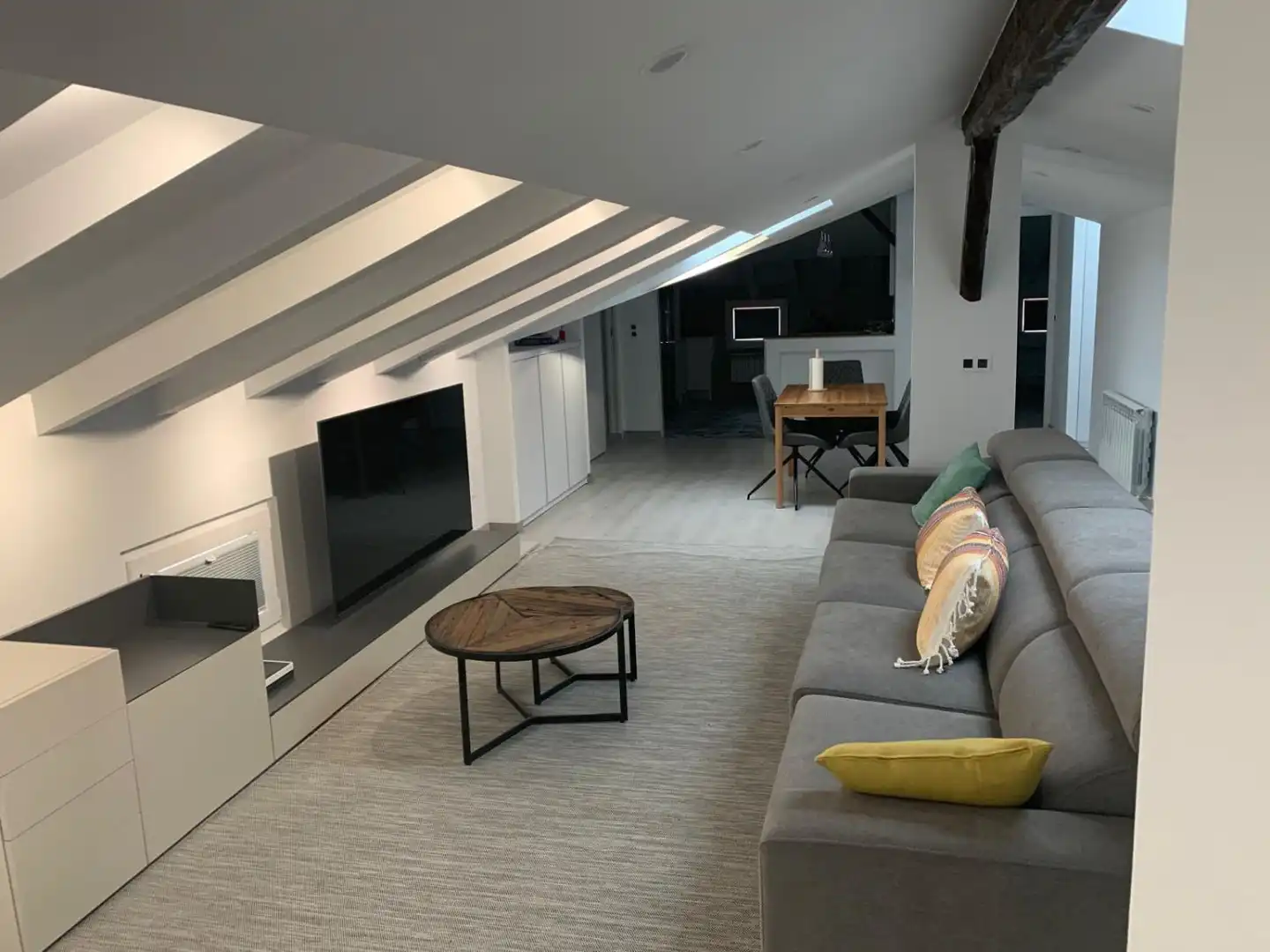 Attic for rent in Ordoño II, Centro Ciudad