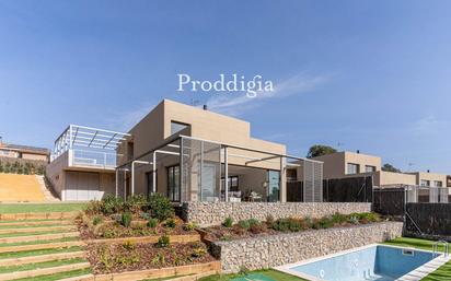 Exterior view of House or chalet for sale in Cerdanyola del Vallès  with Air Conditioner, Heating and Storage room