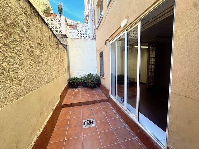 Local comercial en Alquiler en Carrer de la Costa en El Putget i el Farró