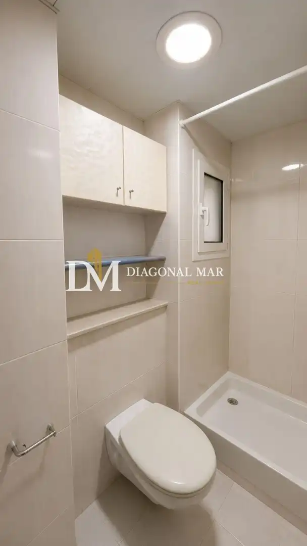 Baño de Ático en venta en Barcelona con Aire acondicionado, Calefacción y Parquet