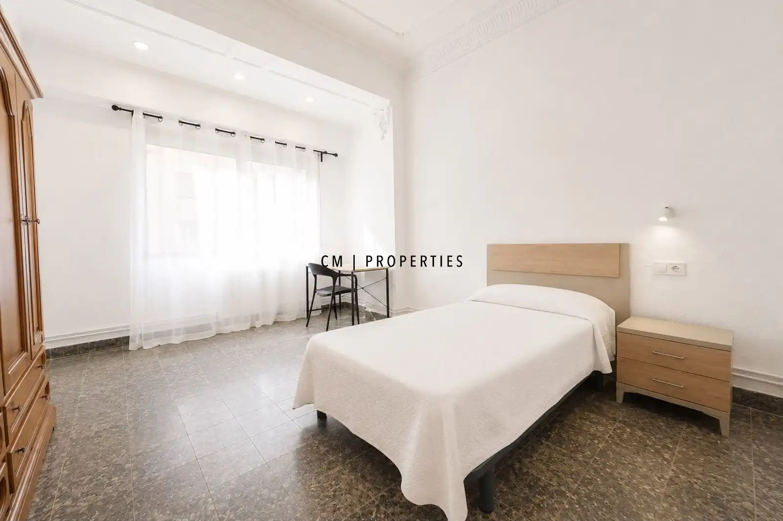 Schlafzimmer von Wohnung zur Miete in Valencia mit Klimaanlage, Heizung und Terrasse