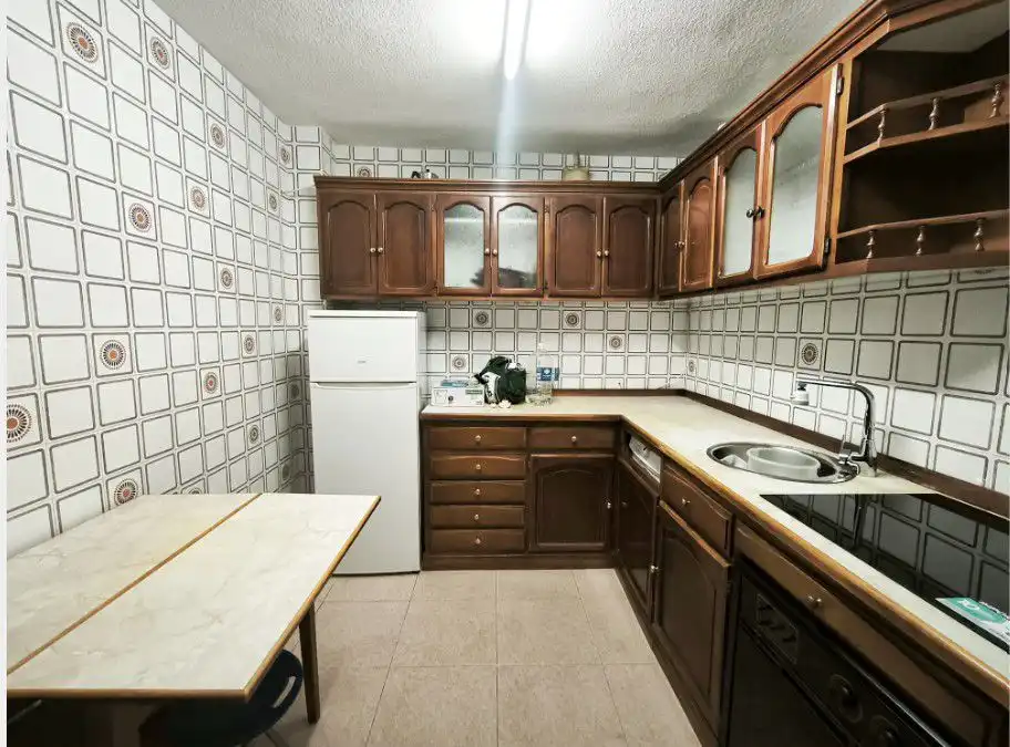Kitchen of Flat for rent in Salamanca Capital  with Heating and Balcony