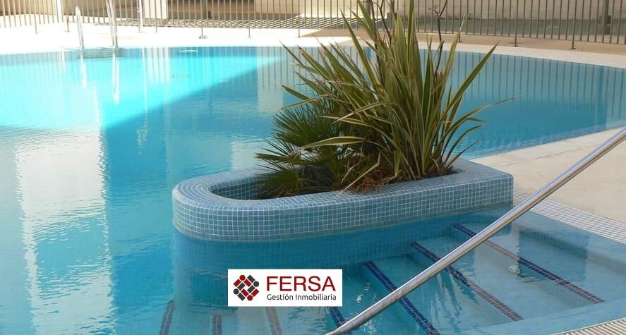 Piscina de Pis de lloguer en El Puerto de Santa María amb Aire condicionat, Calefacció i Terrassa