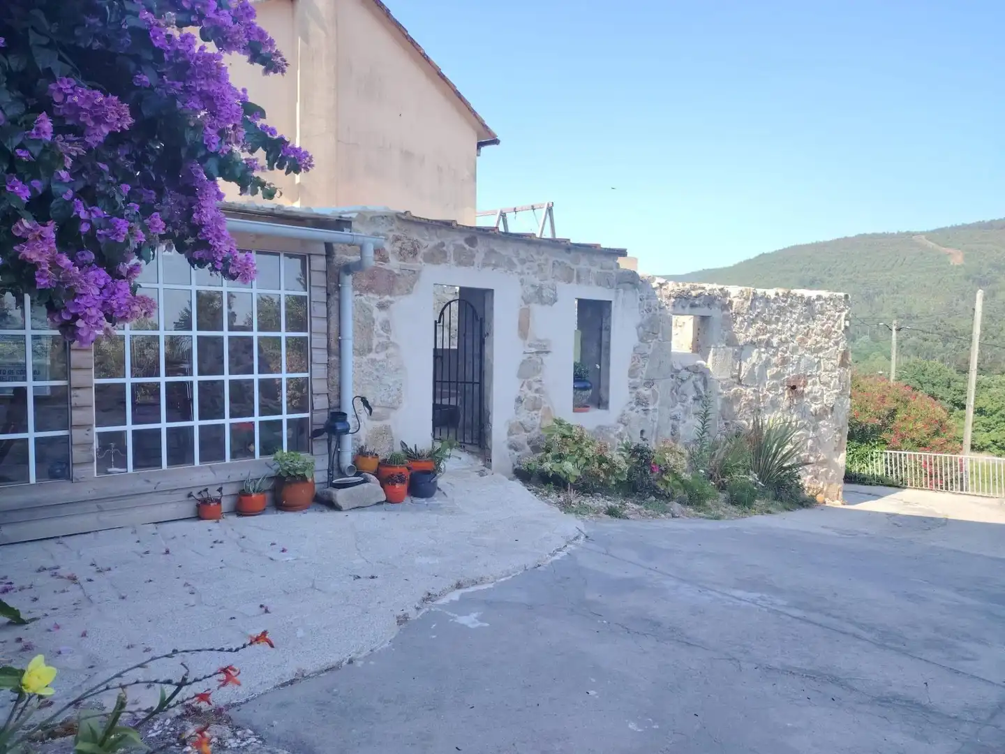 Vista exterior de Casa o xalet en venda en O Rosal   amb Terrassa, Piscina i Balcó