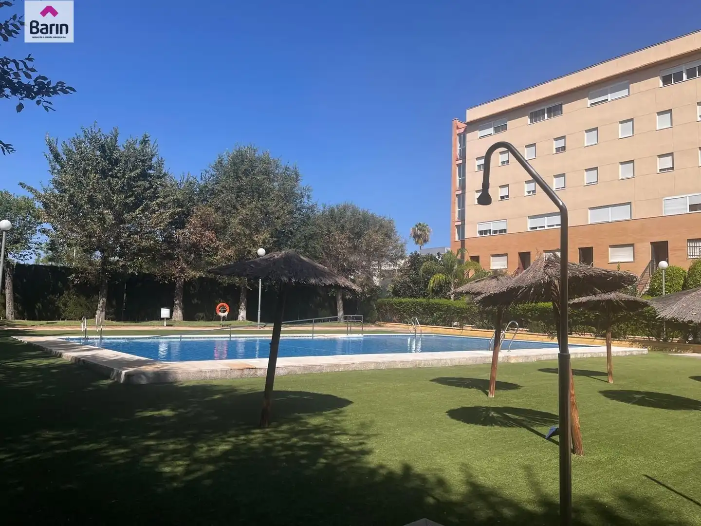 Piscina de Pis en venda en Córdoba amb Jardí privat i Piscina comunitària
