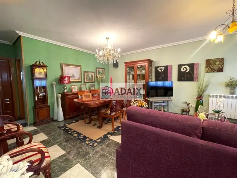 Sala d'estar de Casa adosada en venda en Tomelloso amb Aire condicionat, Calefacció i Balcó