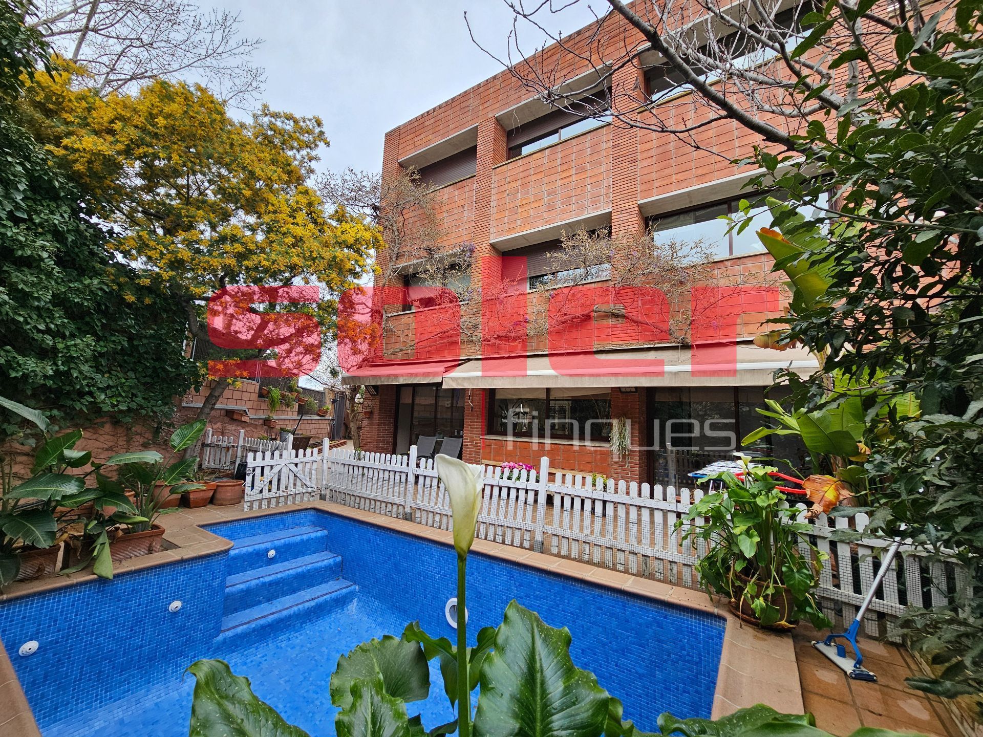 Exterior view of Single-family semi-detached for sale in Sant Cugat del Vallès  with Air Conditioner, Heating and Terrace