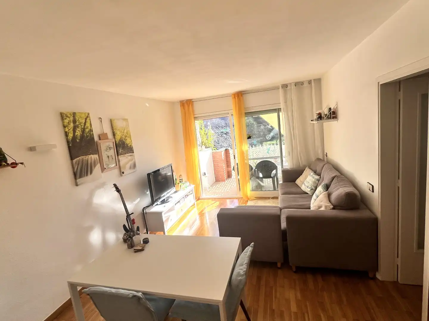 Sala de estar de Piso en venta en Santa Coloma de Cervelló con Calefacción, Parquet y Horno