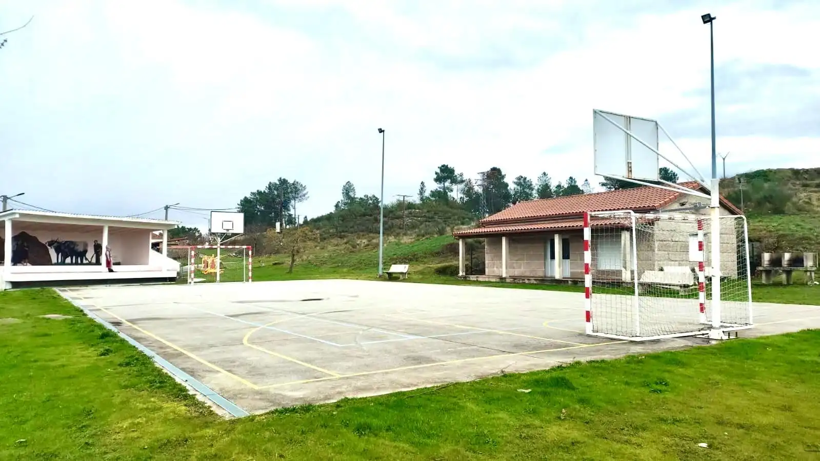 Aparcament de Finca rústica en venda en A Merca   amb Jardí privat, Terrassa i Traster