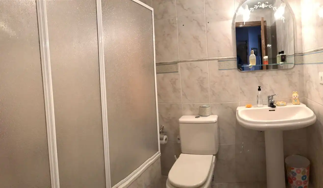 Bany de Apartament en venda en Ponferrada amb Calefacció, Traster i Moblat