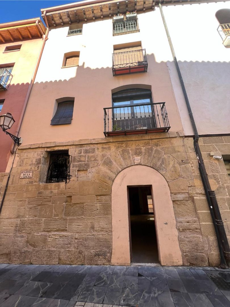 Vista exterior de Local en venda en  Logroño