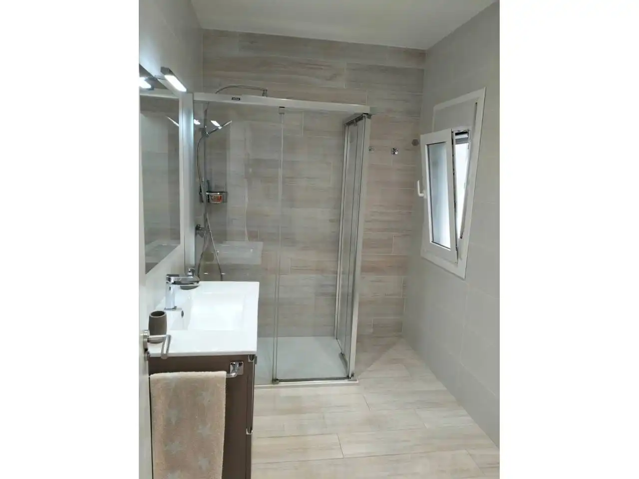 Badezimmer von Haus oder Chalet zum Verkauf in Mont-roig del Camp mit Heizung, Privatgarten und Parkett