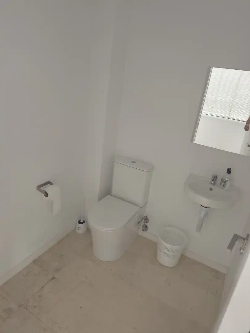Baño de Oficina de alquiler en Bellavista - La Palmera