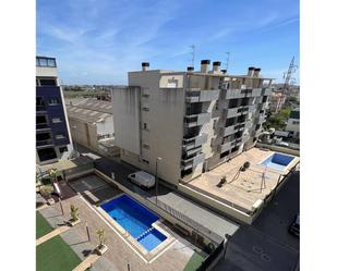 Vista exterior de Àtic en venda en Vinaròs amb Aire condicionat, Terrassa i Piscina