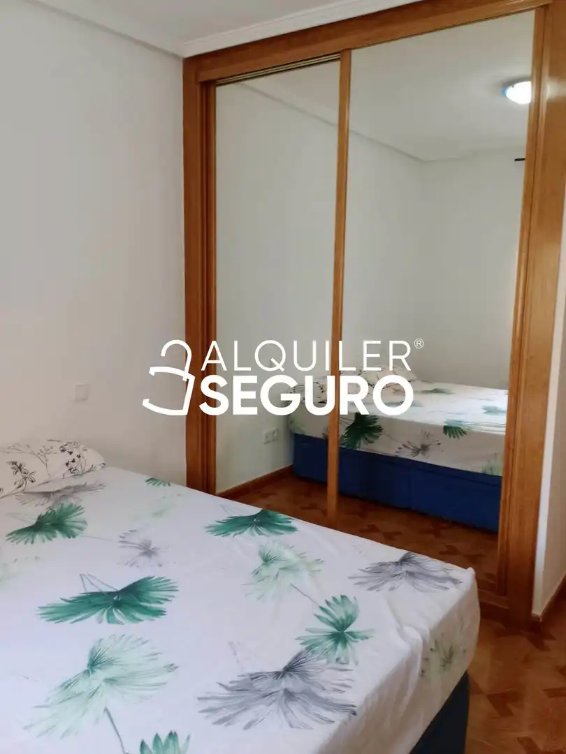 Bedroom of Flat for rent in Madrid  with Heating and Furnished