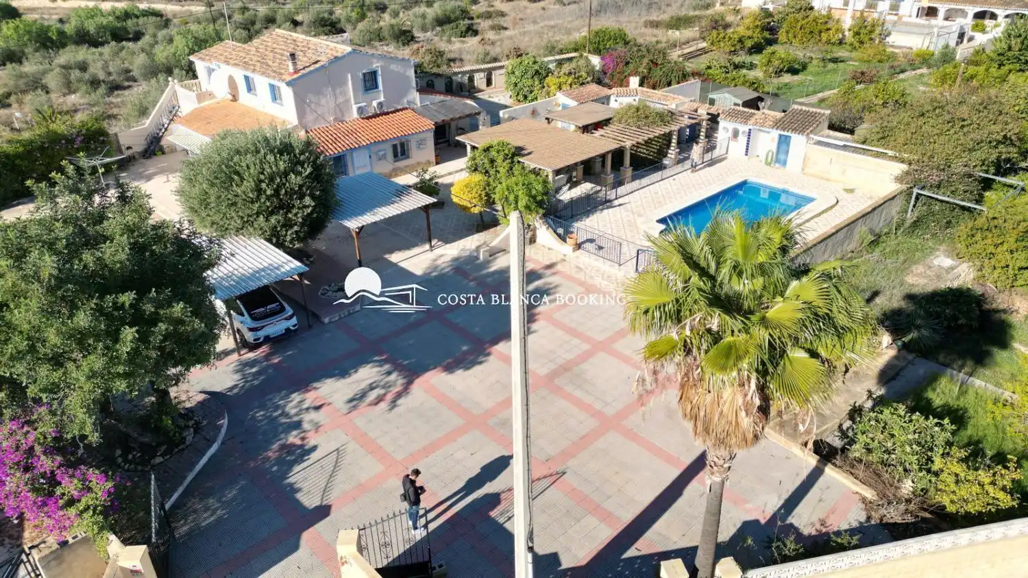 Vista exterior de Casa o xalet en venda en L'Alfàs del Pi amb Aire condicionat, Calefacció i Jardí privat
