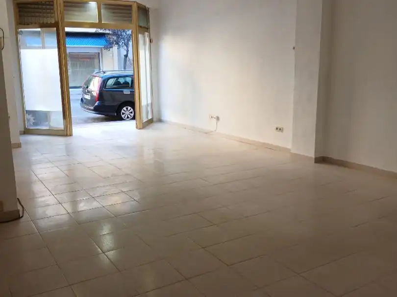 Local comercial en alquiler en Avinguda llibertat 25